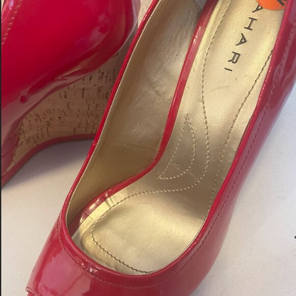 Tahari - new hot red open toe wedge - Size 9.5 - Picture 2 of 2